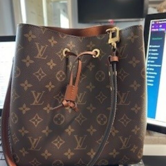 Louis Vuitton Handbags - Louis Vuitton NeoNoe MM